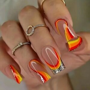 24 Pieces Fake press on nails